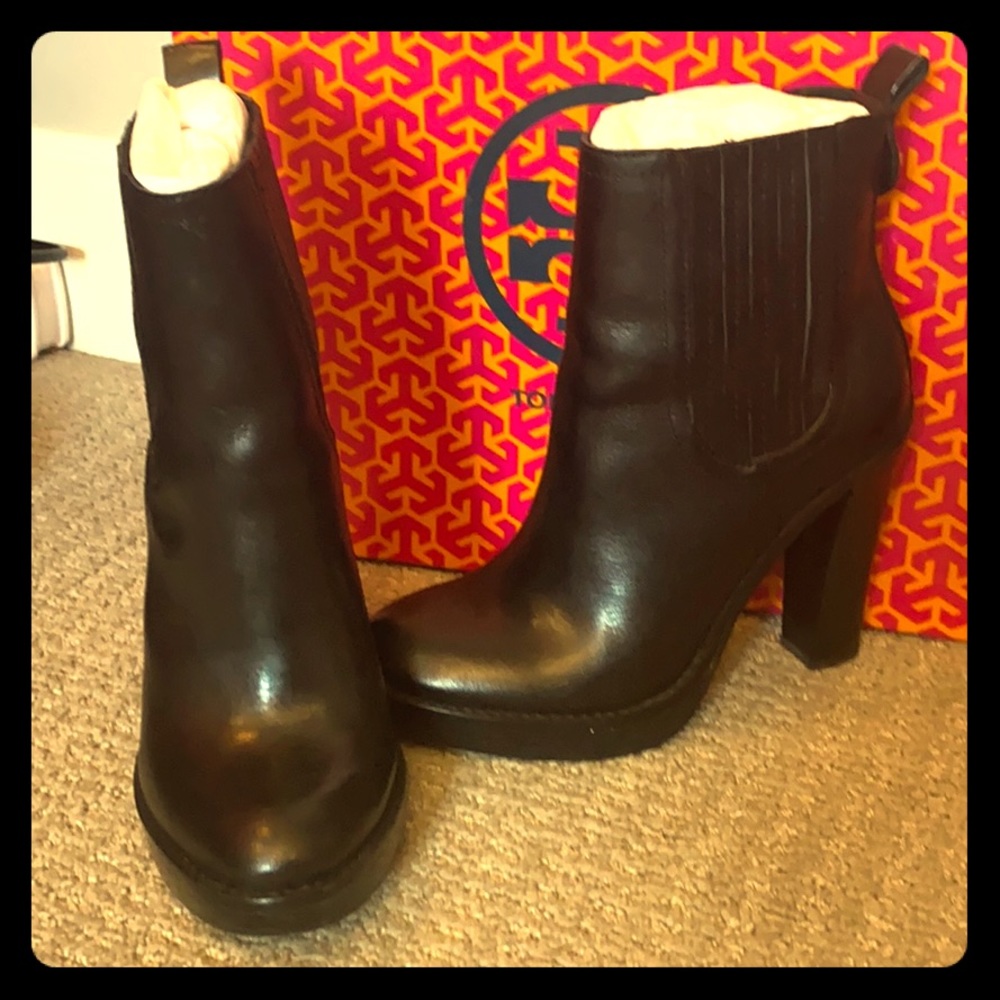 Tory Burch Black Leather Ankle boots